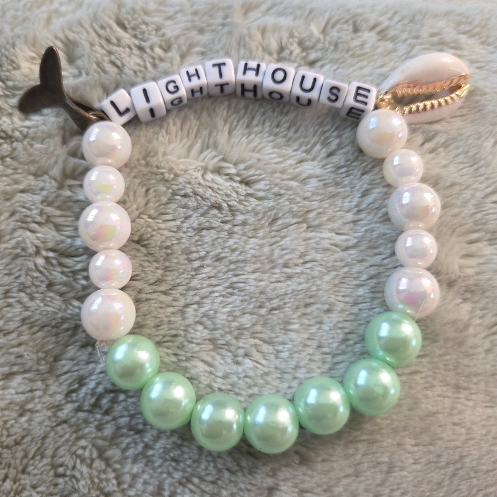 Lighthouse Beaded Bracelet with Green and White Pearls